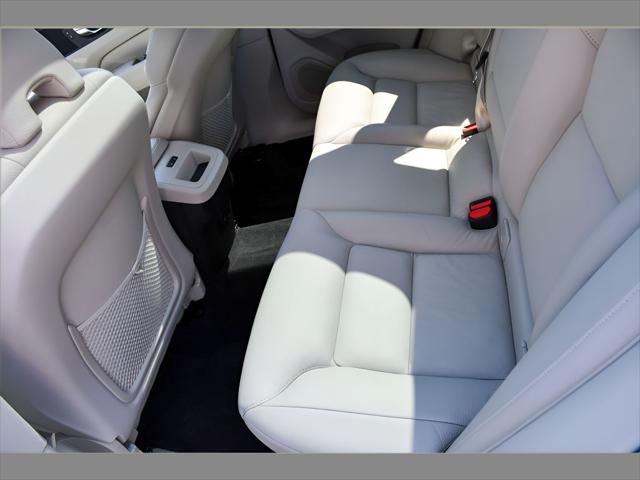 2023 Volvo XC60 SUV in Bright Dusk Metallic thumbnail 16