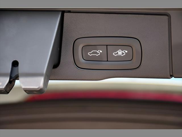 2023 Volvo XC60 SUV in Bright Dusk Metallic thumbnail 26