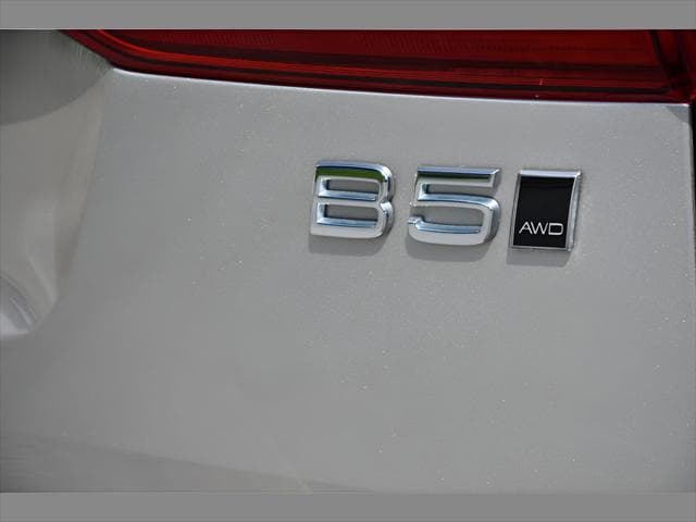 2023 Volvo XC60 SUV in Bright Dusk Metallic thumbnail 30