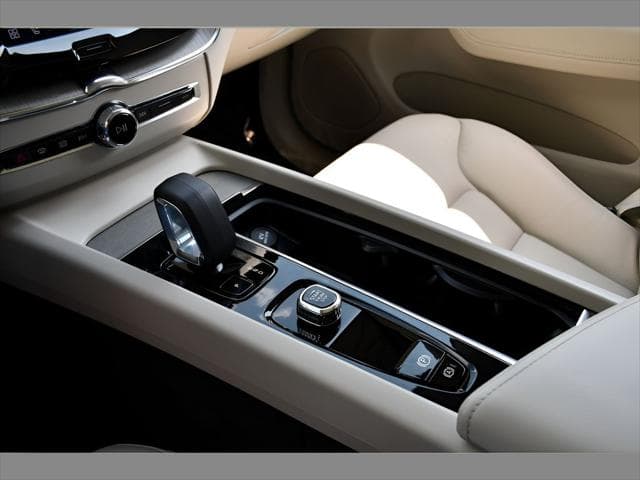 2023 Volvo XC60 SUV in Bright Dusk Metallic thumbnail 37