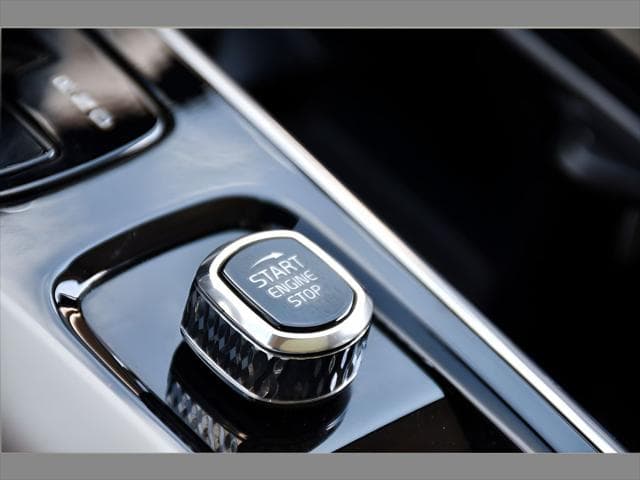 2023 Volvo XC60 SUV in Bright Dusk Metallic thumbnail 38