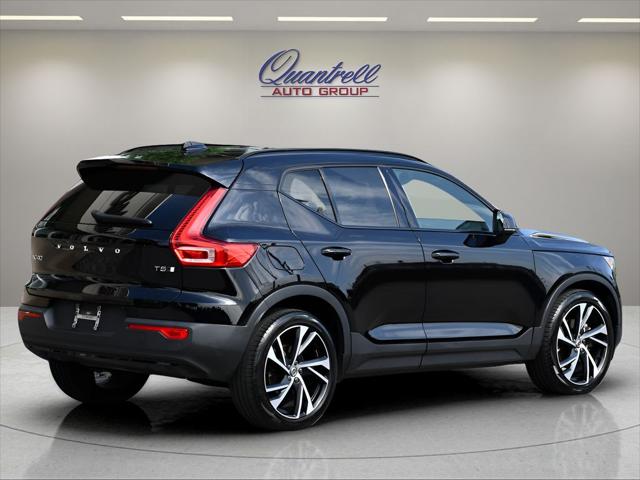2021 Volvo XC40 SUV in Onyx Black Metallic thumbnail 4
