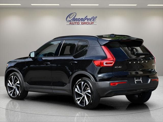 2021 Volvo XC40 SUV in Onyx Black Metallic thumbnail 6