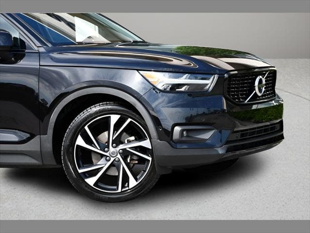 2021 Volvo XC40 SUV in Onyx Black Metallic thumbnail 10