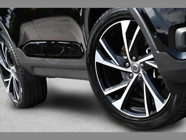 2021 Volvo XC40 SUV in Onyx Black Metallic thumbnail 11