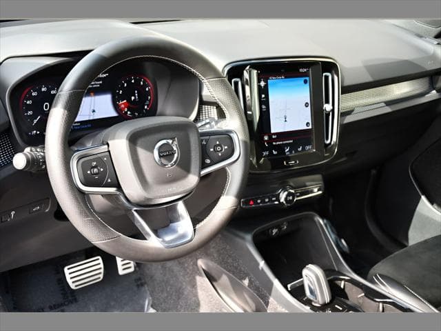 2021 Volvo XC40 SUV in Onyx Black Metallic thumbnail 13