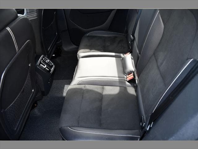 2021 Volvo XC40 SUV in Onyx Black Metallic thumbnail 16