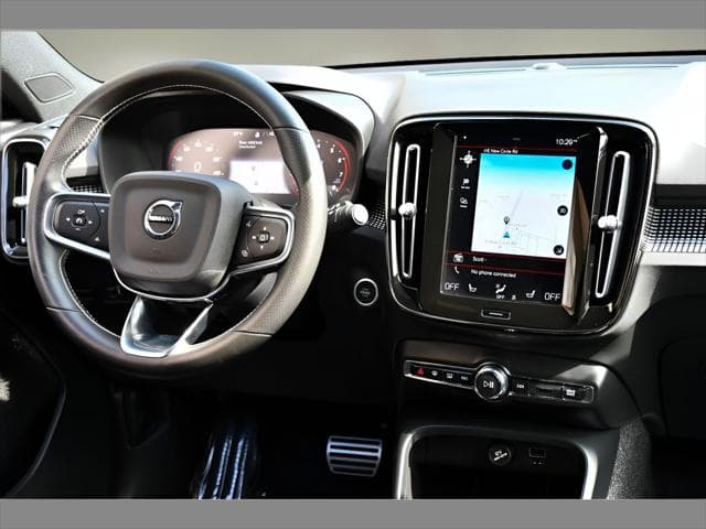 2021 Volvo XC40 SUV in Onyx Black Metallic thumbnail 18