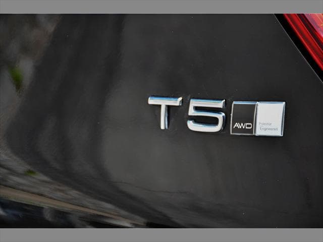 2021 Volvo XC40 SUV in Onyx Black Metallic thumbnail 28