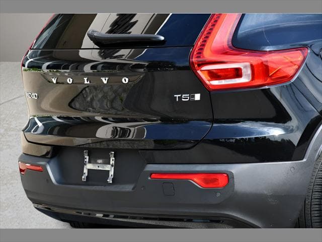 2021 Volvo XC40 SUV in Onyx Black Metallic thumbnail 29
