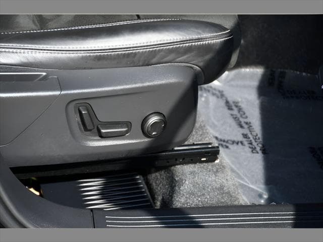 2021 Volvo XC40 SUV in Onyx Black Metallic thumbnail 32