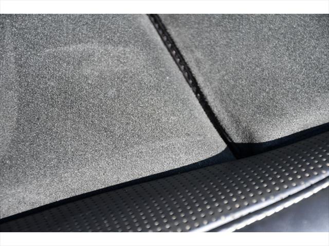 2021 Volvo XC40 SUV in Onyx Black Metallic thumbnail 33