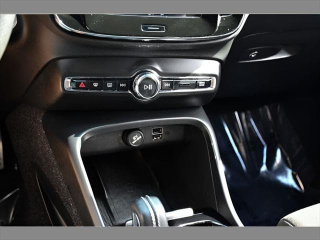 2021 Volvo XC40 SUV in Onyx Black Metallic thumbnail 37