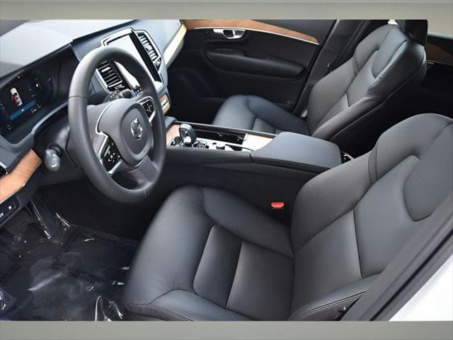 2024 Volvo XC90 Recharge Plug-In Hybrid SUV in Crystal White Metallic thumbnail 10