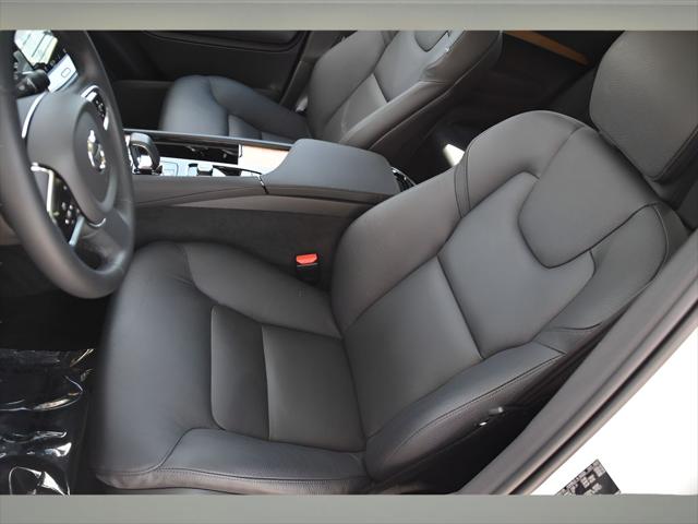 2024 Volvo XC90 Recharge Plug-In Hybrid SUV in Crystal White Metallic thumbnail 11