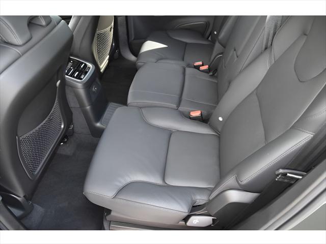 2024 Volvo XC90 Recharge Plug-In Hybrid SUV in Crystal White Metallic thumbnail 14