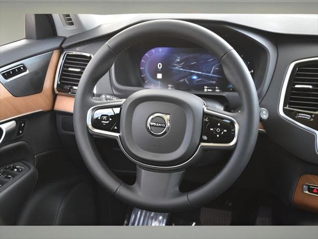 2024 Volvo XC90 Recharge Plug-In Hybrid SUV in Crystal White Metallic thumbnail 17