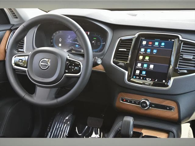 2024 Volvo XC90 Recharge Plug-In Hybrid SUV in Crystal White Metallic thumbnail 18