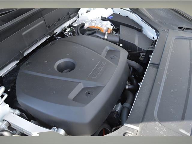 2024 Volvo XC90 Recharge Plug-In Hybrid SUV in Crystal White Metallic thumbnail 26