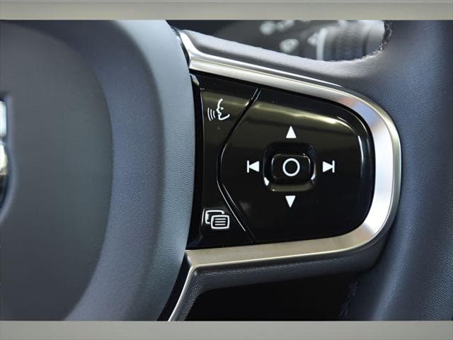 2024 Volvo XC90 Recharge Plug-In Hybrid SUV in Crystal White Metallic thumbnail 36