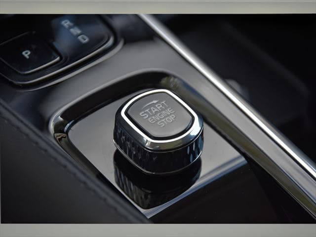 2024 Volvo XC90 Recharge Plug-In Hybrid SUV in Crystal White Metallic thumbnail 38