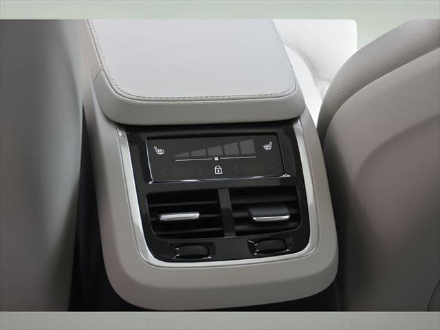 2024 Volvo XC90 SUV in Denim Blue Metallic thumbnail 16