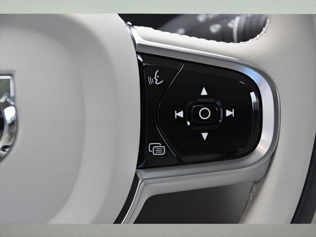 2024 Volvo XC90 SUV in Denim Blue Metallic thumbnail 31