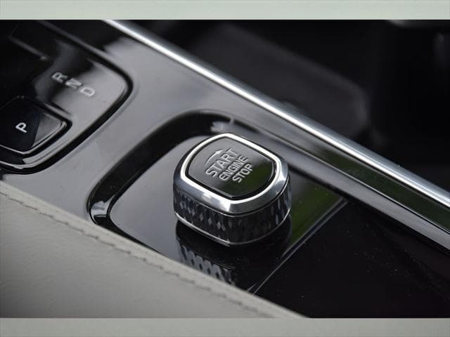 2024 Volvo XC90 SUV in Denim Blue Metallic thumbnail 33