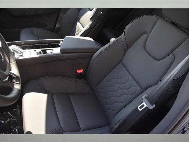 2026 Volvo XC60 SUV in Aurora Silver thumbnail 12