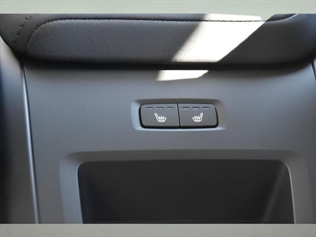 2026 Volvo XC60 SUV in Aurora Silver thumbnail 15