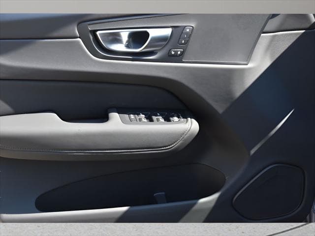 2026 Volvo XC60 SUV in Aurora Silver thumbnail 26