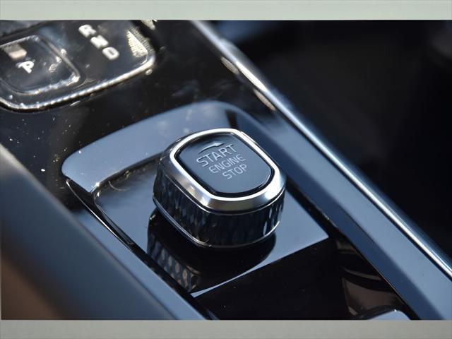 2026 Volvo XC60 SUV in Aurora Silver thumbnail 35