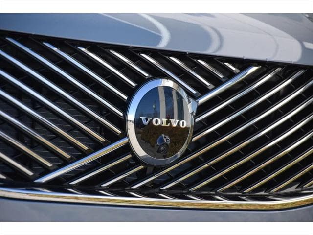 2026 Volvo XC90 SUV in Vapour Grey Metallic thumbnail 10