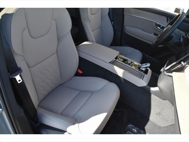 2026 Volvo XC90 SUV in Vapour Grey Metallic thumbnail 12