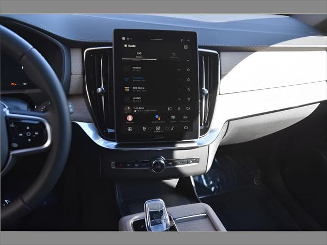 2026 Volvo XC90 SUV in Vapour Grey Metallic thumbnail 18