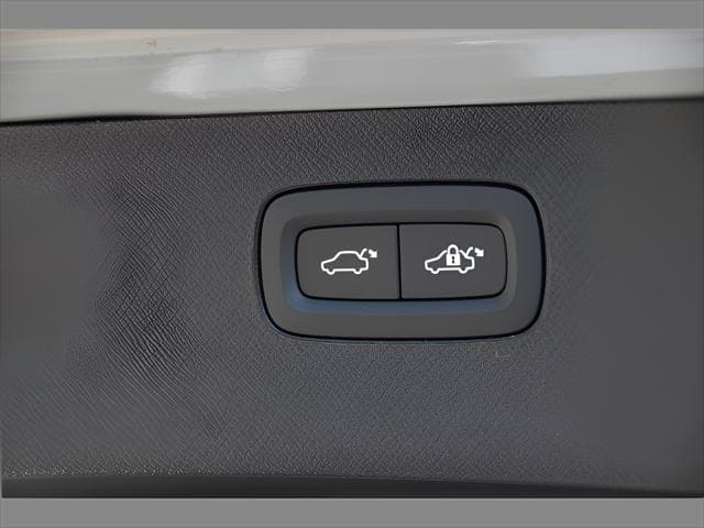 2026 Volvo XC90 SUV in Vapour Grey Metallic thumbnail 24