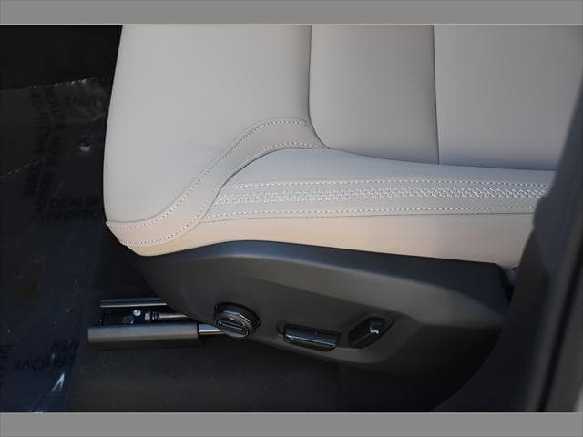 2026 Volvo XC90 SUV in Vapour Grey Metallic thumbnail 34