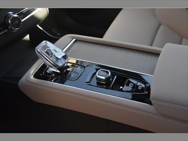 2026 Volvo XC90 SUV in Vapour Grey Metallic thumbnail 36
