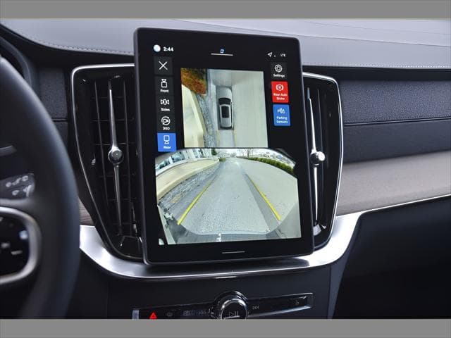 2026 Volvo XC90 SUV in Onyx Black Metallic thumbnail 18