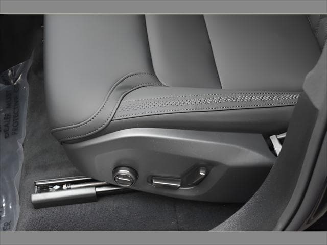 2026 Volvo XC90 SUV in Onyx Black Metallic thumbnail 31