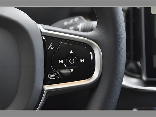 2026 Volvo XC90 SUV in Onyx Black Metallic thumbnail 32