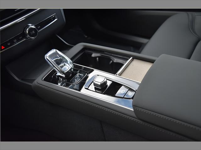 2026 Volvo XC90 SUV in Onyx Black Metallic thumbnail 33