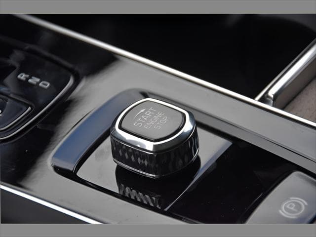 2026 Volvo XC90 SUV in Onyx Black Metallic thumbnail 34