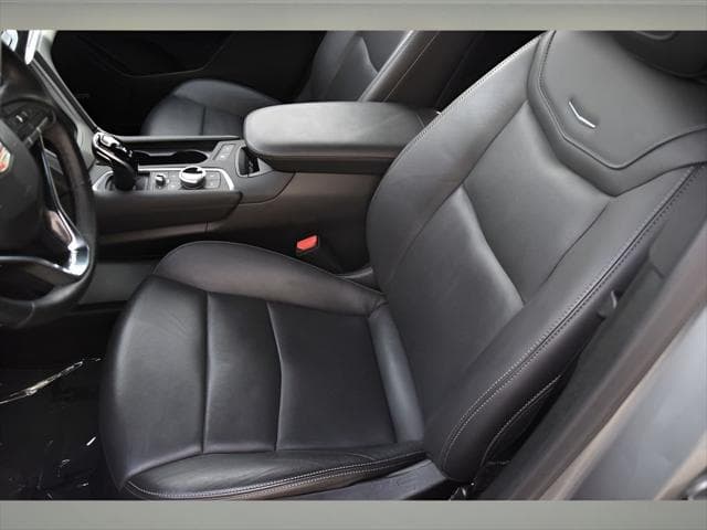 2025 Cadillac XT6 SUV in Argent Silver Metallic thumbnail 13