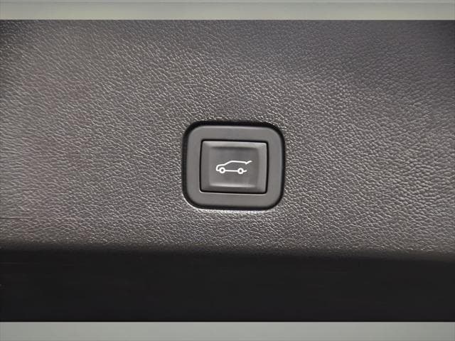 2025 Cadillac XT6 SUV in Argent Silver Metallic thumbnail 25