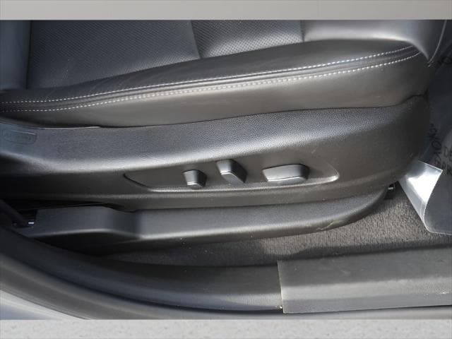2025 Cadillac XT6 SUV in Argent Silver Metallic thumbnail 32