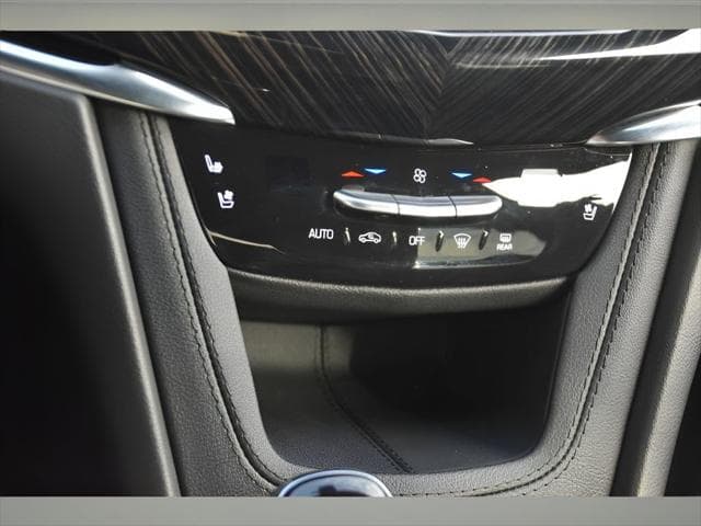 2025 Cadillac XT6 SUV in Argent Silver Metallic thumbnail 38