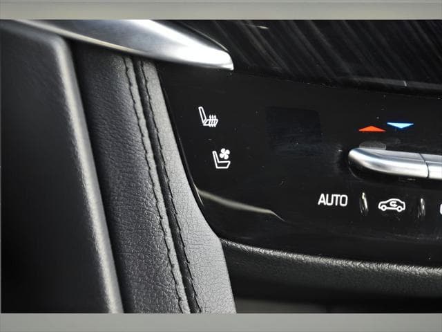 2025 Cadillac XT6 SUV in Argent Silver Metallic thumbnail 39