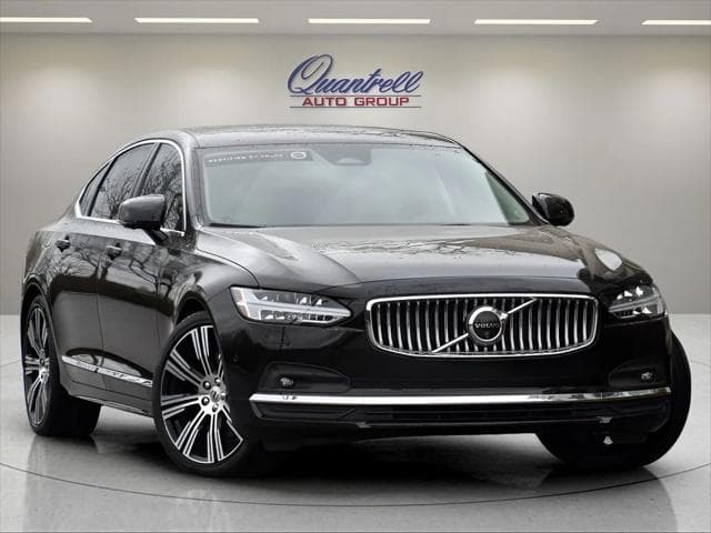 2025 Volvo S90 Sedan in Onyx Black Metallic thumbnail 4