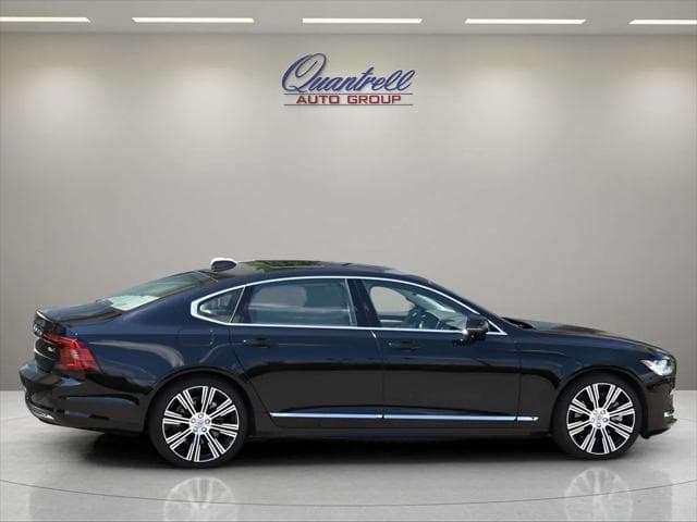 2025 Volvo S90 Sedan in Onyx Black Metallic thumbnail 5